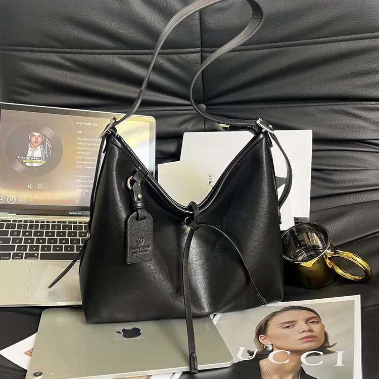 【小杜优选】黑武士欧阳娜娜同款凯瑞奥休闲单肩斜挎包女2025大容量