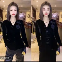 百搭设计感立体花朵V领丝绒上衣早秋新款气质显瘦超好看小衫