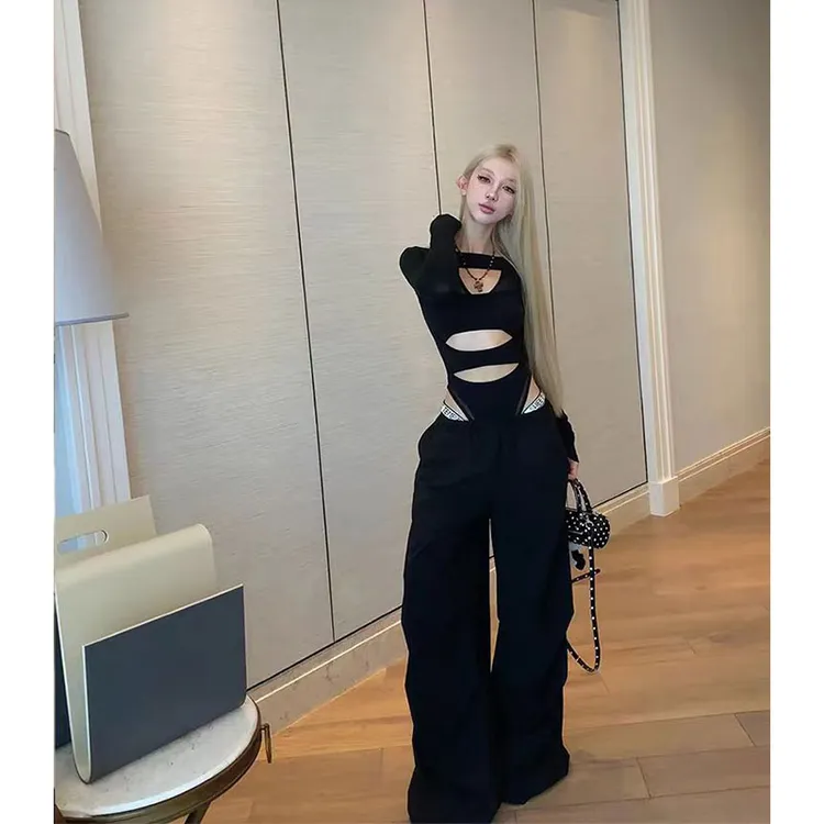 2025夏季新款ins辣妹纯欲黑色不规则镂空连体上衣配高腰工装裤女