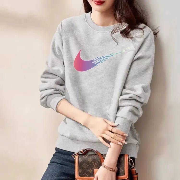 奥特莱斯潮牌圆领长袖不起球秋冬卫衣女百搭时尚保暖宽松加绒外套