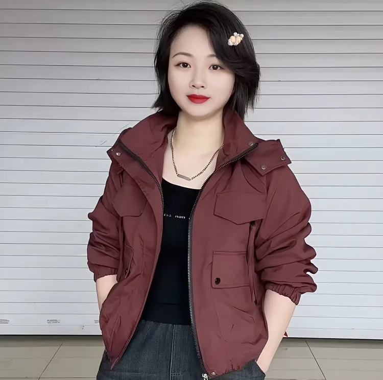 秋季百搭女士宽松时尚连帽冲锋衣外套短款休闲外套女秋季外套