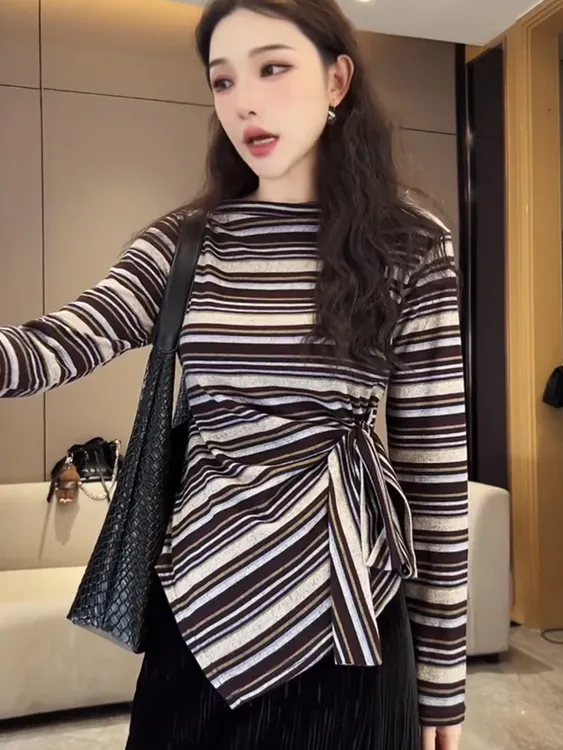 今年流行女外穿条纹撞色露肩上衣长袖T恤老钱风早初春秋季打底衫