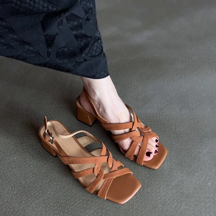 高级感~复古时尚优雅透气镂空露趾粗跟正品罗马凉鞋女后绊带女