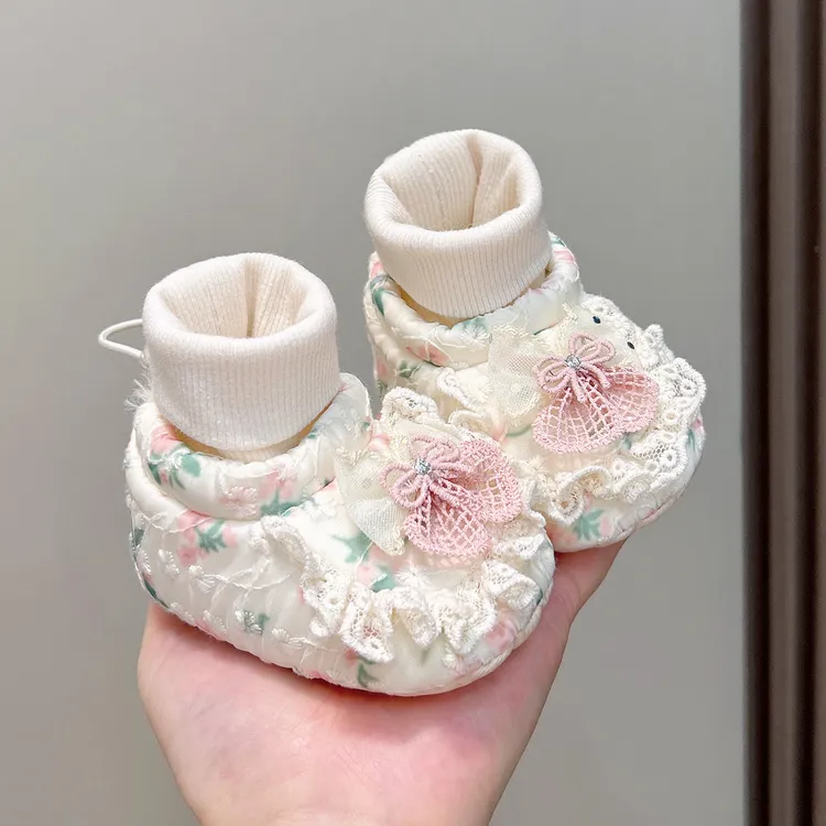 春秋婴儿软底步前鞋蕾丝花边公主鞋宝宝碎花棉学步袜鞋防滑不掉鞋