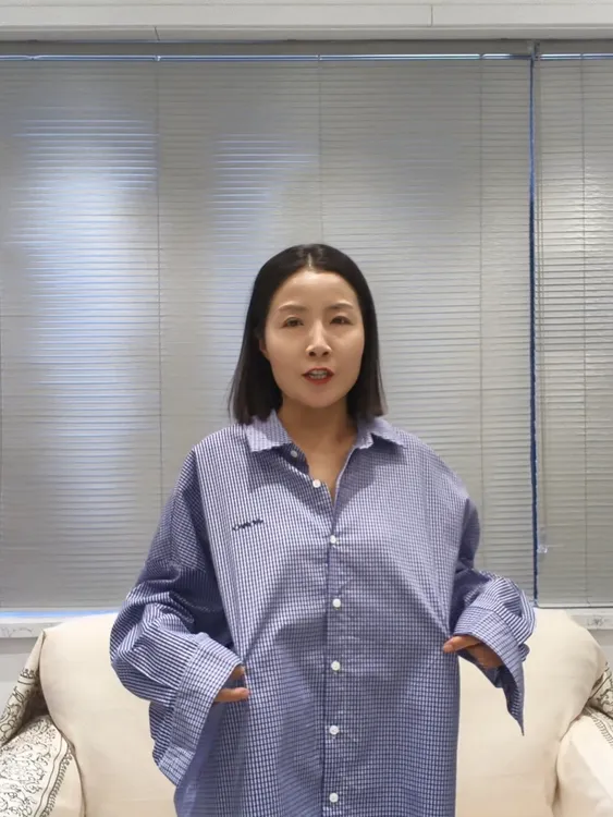 时尚格子白搭女款衬衫长袖经典蓝色衬衣