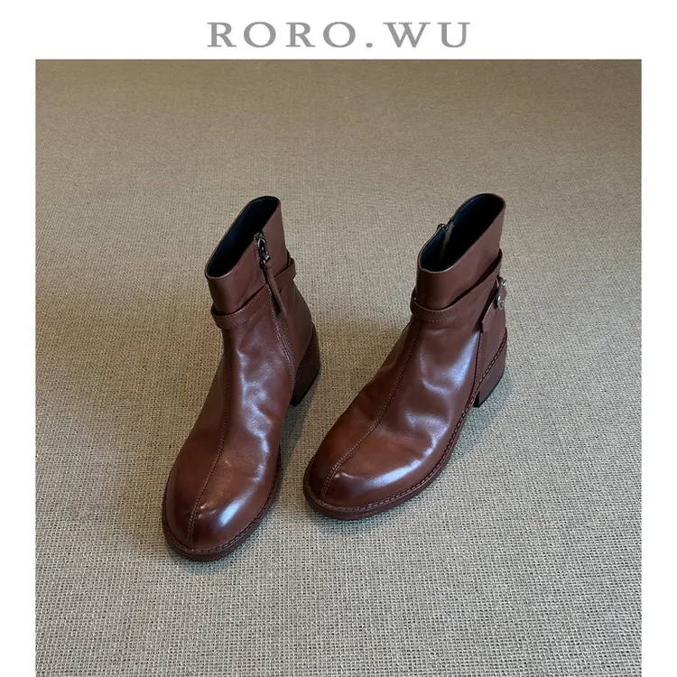 娆娆吴·头层牛皮英伦复古圆头皮带扣短靴冬季新款切尔西靴女A18