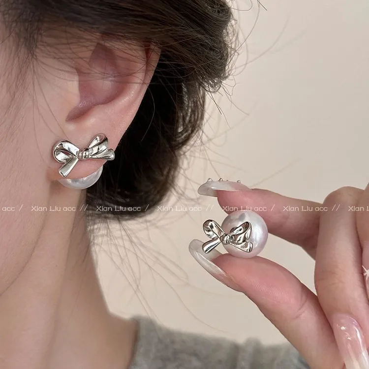 铜合金仿珍珠耳饰 银色蝴蝶结珍珠耳钉韩系气质双面耳环设计感