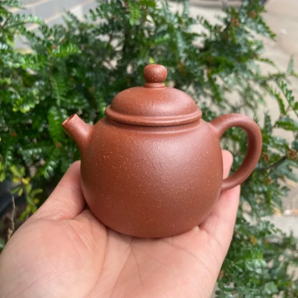 宜兴紫砂壶 纳福壶 紫泥料 半手工 容量 150cc 内推孔出水