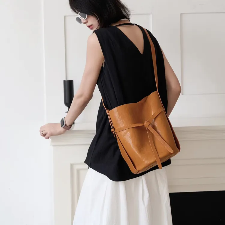 高级感小众植鞣牛皮单肩斜挎水桶包百搭新款