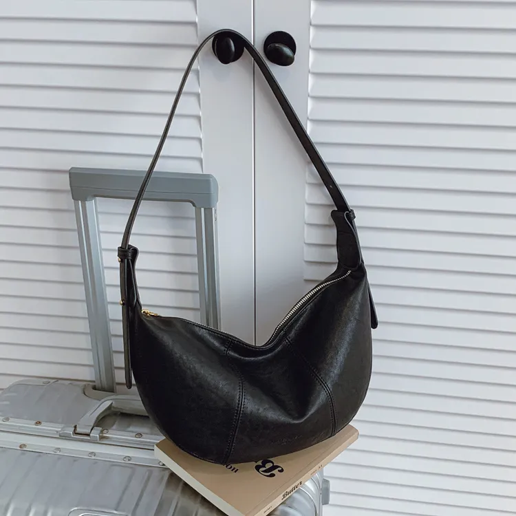 【慵懒日常】软皮包包休闲百搭单肩斜挎包手腕包潮流简约时尚包包