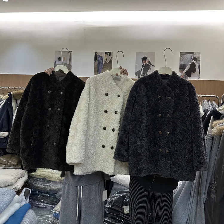 冬季韩系「芋泥咩卷」极简百搭卷卷毛双排扣皮毛一体外套