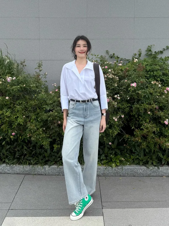 2025夏季新款法式白色长袖衬衫女高级感通勤气质上衣百搭牛仔裤
