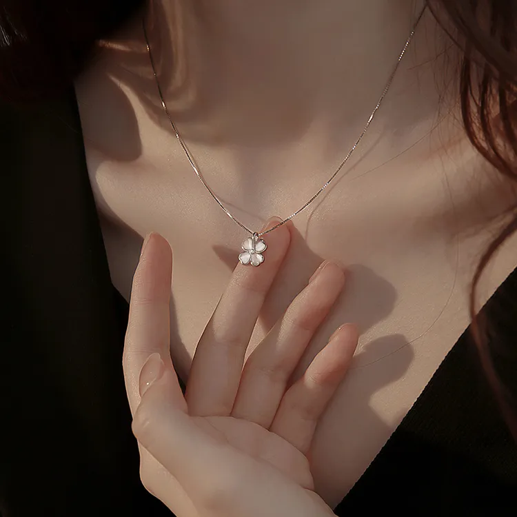 S925纯银项链女款四叶草高级设计感小众猫眼石锁骨链2025新款爆款