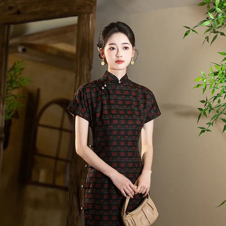 2025春夏旗袍季新款时尚复古中国风中长款绿色格子文艺风修身显瘦