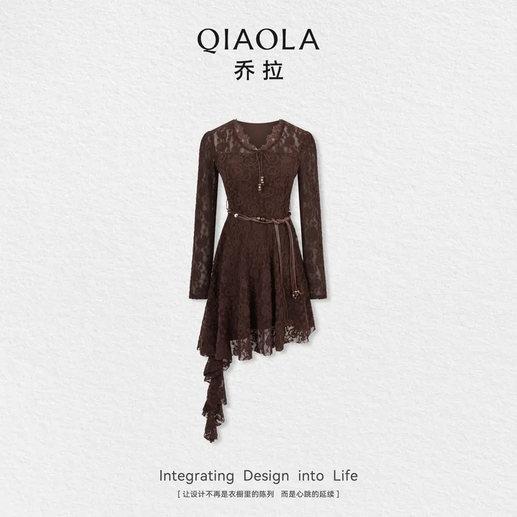 QIAOLA/乔拉【探戈美式】秋季蕾丝V领高级气质感时尚显瘦连衣裙