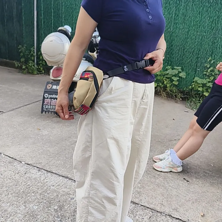 刺绣徽标拼色单肩斜挎拉链时尚轻便ins腰包休闲白色包腰布包斜跨