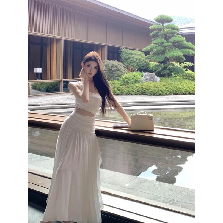 白色单肩吊带连衣裙女夏季网纱拼接露肩背心裙子超仙雪纺字长裙