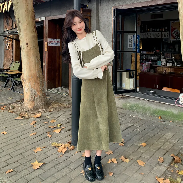 森系高级感减龄假两件连衣裙女2025超火秋新款网红爆款超好看长裙