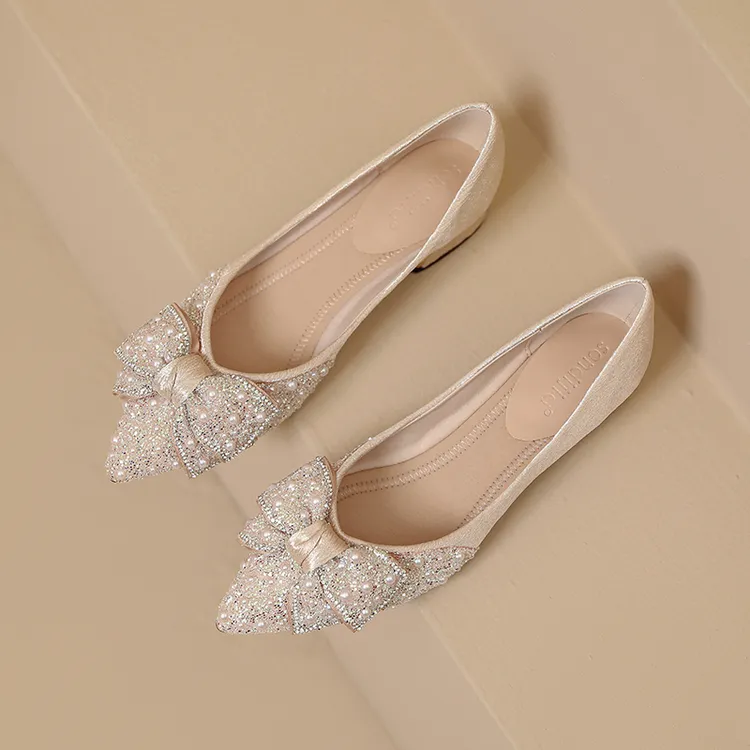 新款尖头手工重工钻石珍珠粗跟气质百搭时尚软底温柔浅口小香风