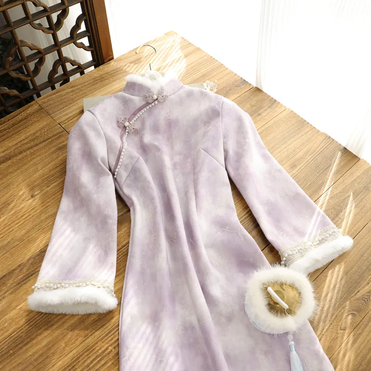 俏娘鱼紫色新中式长袖麂皮绒旗袍女2025冬新款改良气质素雅年轻款