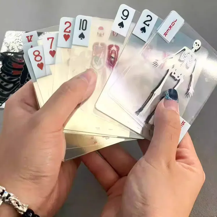 新款整蛊人体切片扑克牌创意解压玩具透明胶片扑克可水洗