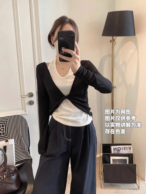 Yi+2025秋季新款假两件挂脖设计韩系上衣+屁帘微喇裤