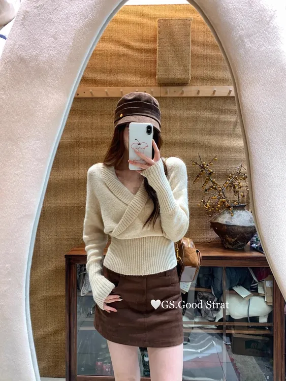 法式秋冬复古气质翻边大V领收腰针织衫时尚气质收腰显瘦短款毛衣