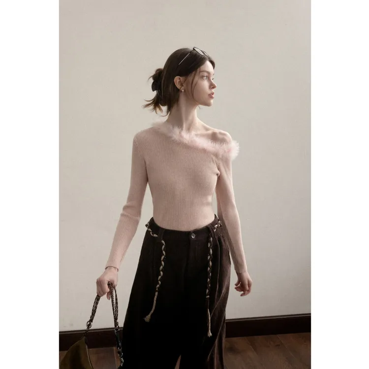 【达人专属】羊城故事 纯欲风斜领露肩毛领拼接毛针织衫 Y2512x毛针织衫x2072