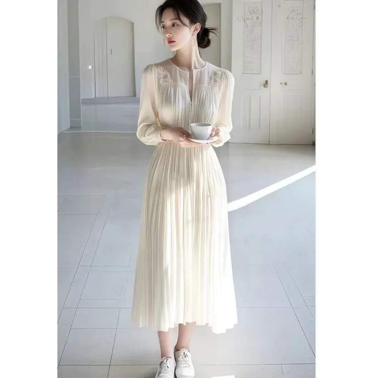 法式气质名媛女神范长裙轻奢高级感温柔风大方得体白色连衣裙春季