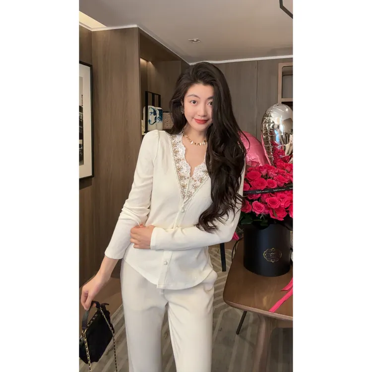 N.COU妮蔻25冬新款百搭气工钉珠V领钩花打底针织衫上衣DY79903