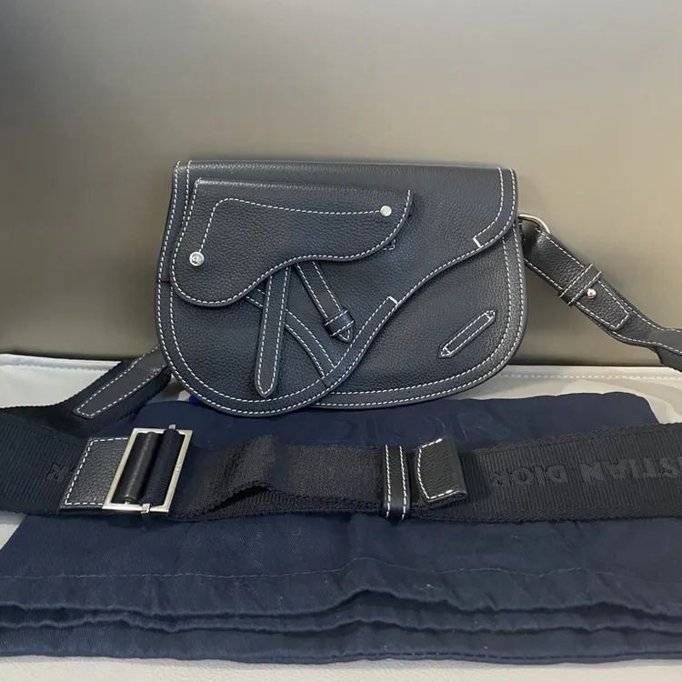 99新 DIOR/迪奥 迪奥黑色全皮马鞍信使报斜挎包胸包腰包hws171