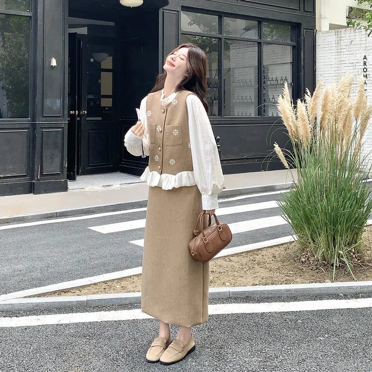 法式小香风高级感套装女2025秋季木耳边衬衫刺绣马甲半身裙三件套
