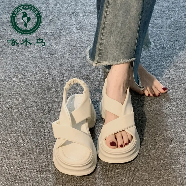 啄木鸟凉鞋女士2025夏季新款外穿百搭配裙子爆款厚底高跟沙滩鞋子