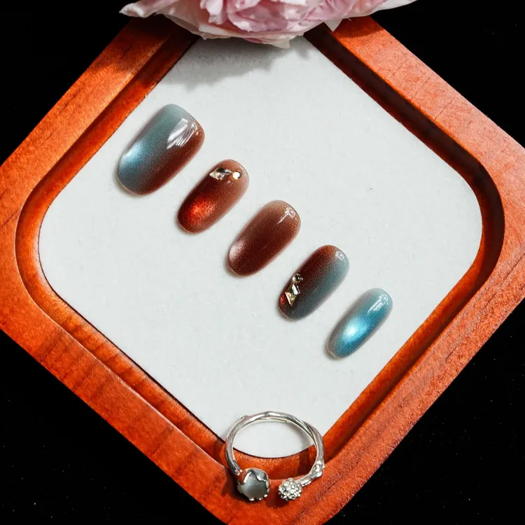 【棕蓝星钻】秋冬棕蓝琥珀晕染猫眼穿戴甲气质复古显白休闲时尚美甲