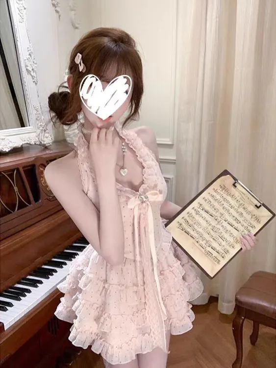 纯欲粉色波点挂脖吊带连衣裙女夏季法式设计感收腰显瘦a字短裙子