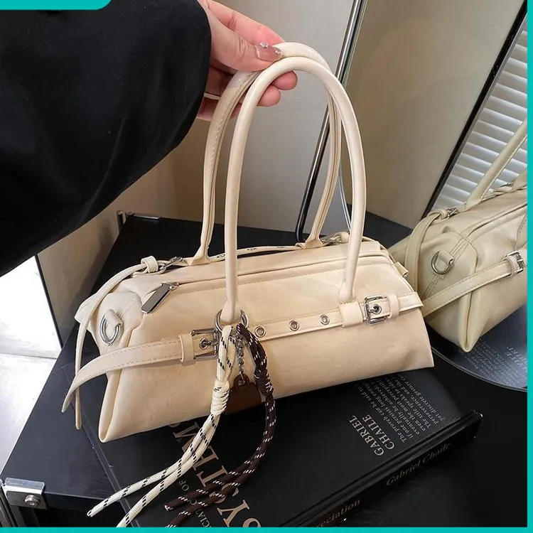 大容量复古设计秋冬斜挎包单肩女高级感小众包包保龄球包新款2025