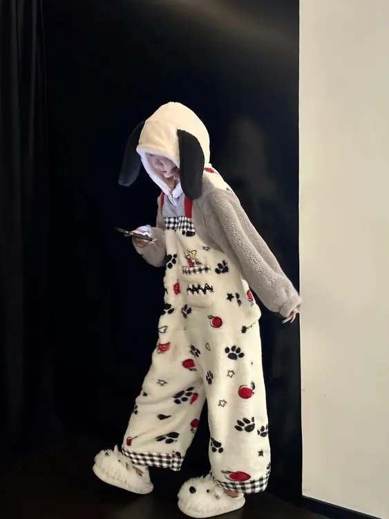 甜美可爱大耳朵背带小狗珊瑚绒睡衣女冬季保暖连帽防风舒适连体衣