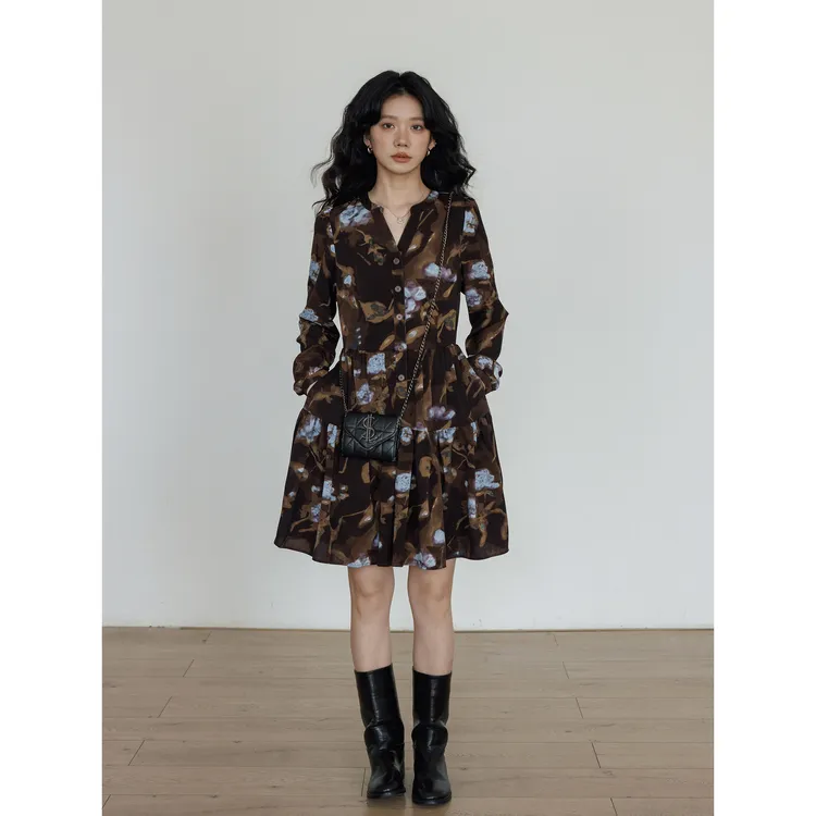 vastand维尚 冬季v领印花收腰长袖连衣裙复古气质显瘦裙子女小众