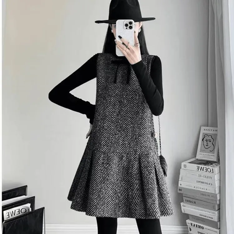 多巴胺气质拼接香风肚子连衣裙圆领秋冬简约新款无袖女装背心裙子