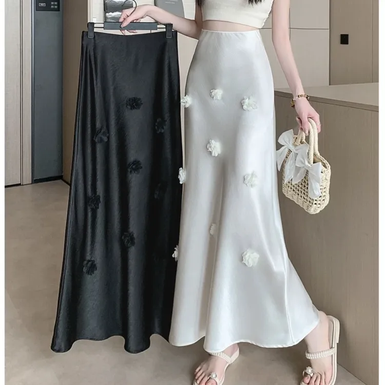 高级感装饰花朵点缀醋酸缎面垂感时尚气质A字摆半身裙女百搭