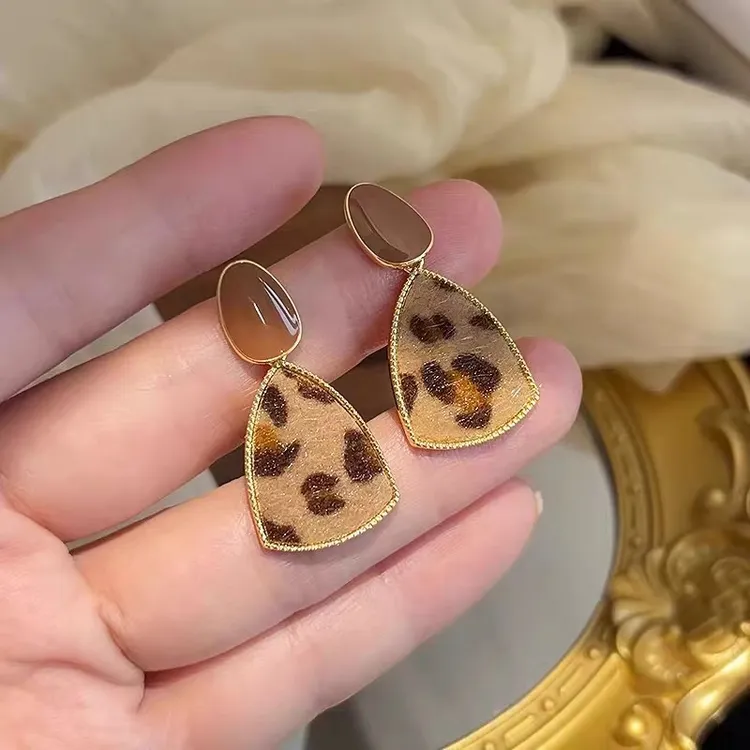 铜合金布艺耳饰 叁拾 法式复古轻奢豹纹拼布几何百搭耳饰