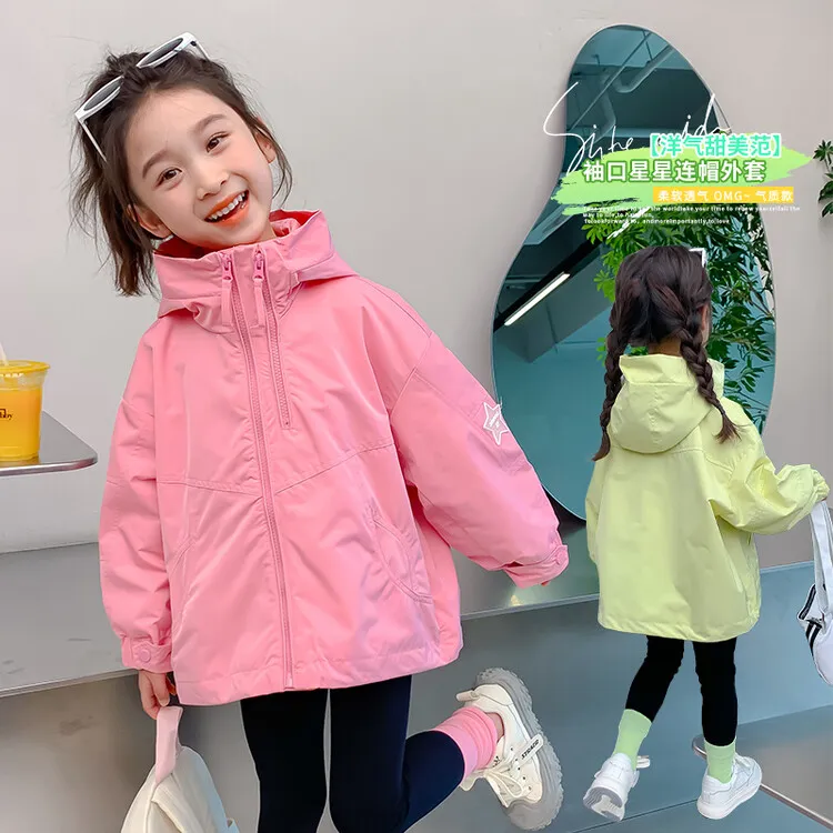 女童外套春秋季新款2025年洋气柔软连帽女孩子韩版外套冲锋衣