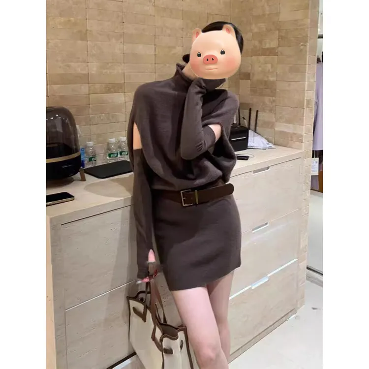 法式半高领斗篷袖套长袖打底针织连衣裙女秋冬修身显瘦内搭短裙子