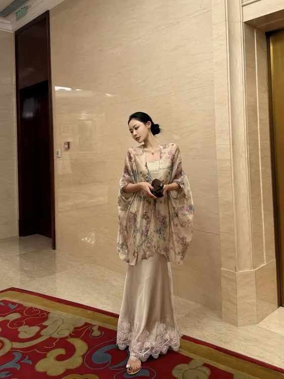 设计感花色开衫国风梦幻仙女风气质蕾丝边抹胸上衣半身裙三件套装