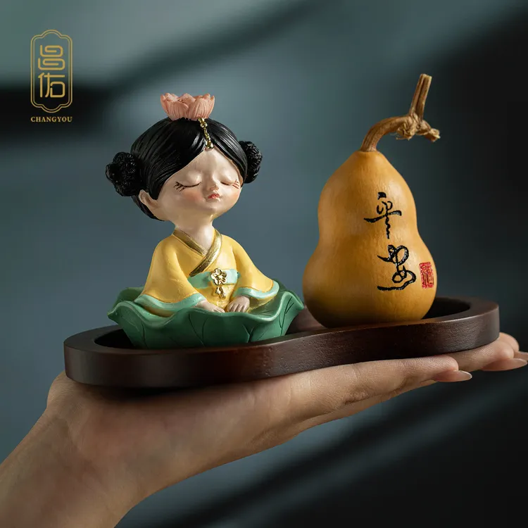 昌佑原创胡桃木底座车载摆件卡通少女中控台家新车上饰品高级