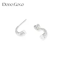 DODOGOGO 合金仿珍珠耳饰 金属耳钉百搭耳环时尚设计感简约耳钉女