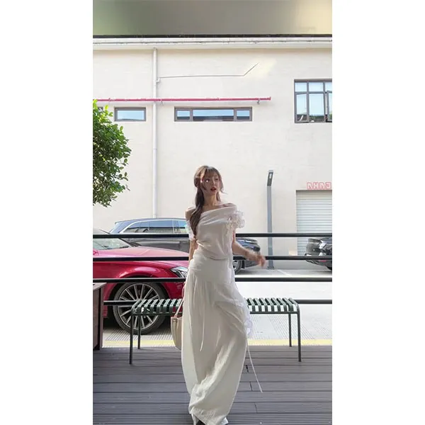 白色露肩短袖T恤女夏季纯欲风气质设计感修身百搭上衣+裤子套装