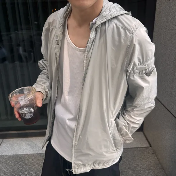 95新 Prada/普拉达 灰色三角标尼龙连帽防晒外套/XL/8229/12800