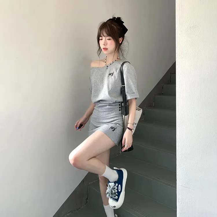 小个子套装女夏季2025新款显瘦减龄韩系高级感斜肩上衣短裙两件套