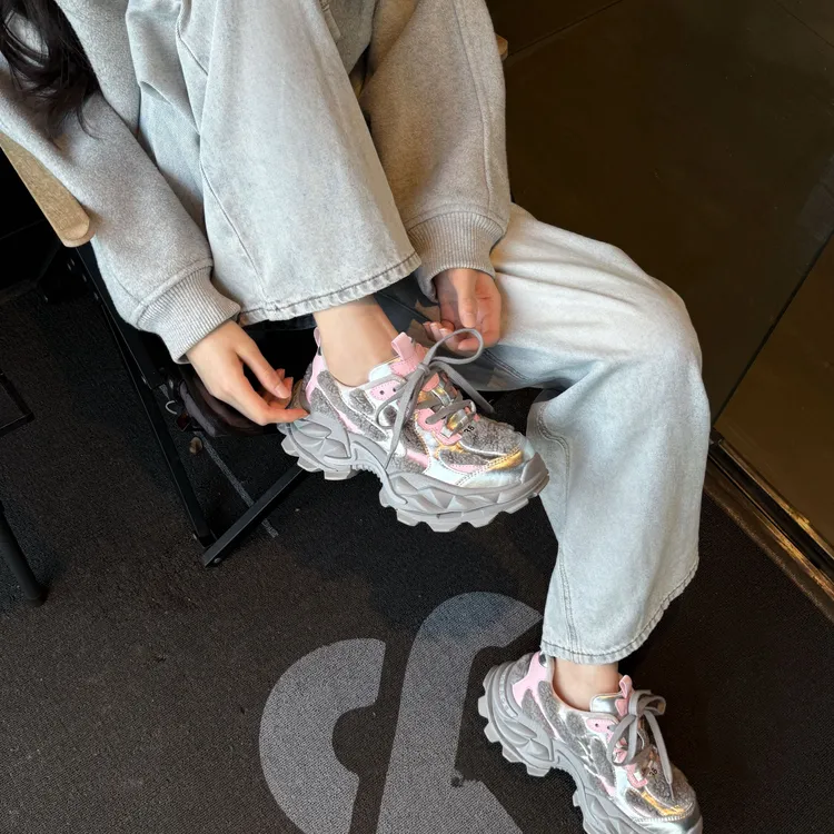 小发喵「炫光奢级叠层撞色拼接老爹鞋｜潮范出街吸睛焦点 」